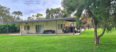 Riversands Rest Accommodation Paringa - River Box Cottage - Accommodation Rockhampton 0