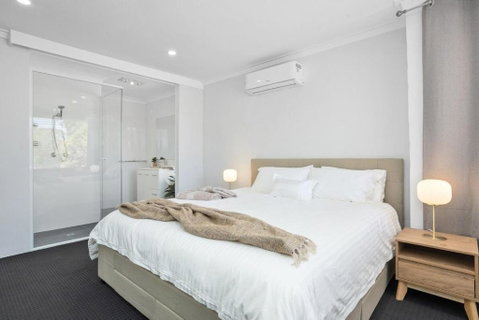 Riverside Bliss - Luxe Retreat In South Yunderup - Pet Friendly - Accommodation Rockhampton 1