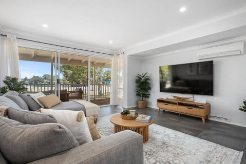 Riverside Bliss - Luxe Retreat In South Yunderup - Pet Friendly - Accommodation Rockhampton 3