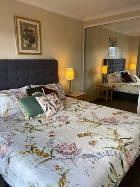 RIVERSIDE CITY VIEW PARKING NETFLIX WIFI WINE FREE - Accommodation Rockhampton 1
