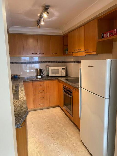 RIVERSIDE CITY VIEW PARKING NETFLIX WIFI WINE FREE - Accommodation Rockhampton 2