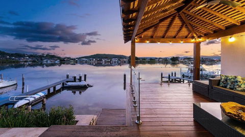 Riverside Retreat - Absolute Waterfront - Accommodation Rockhampton 0