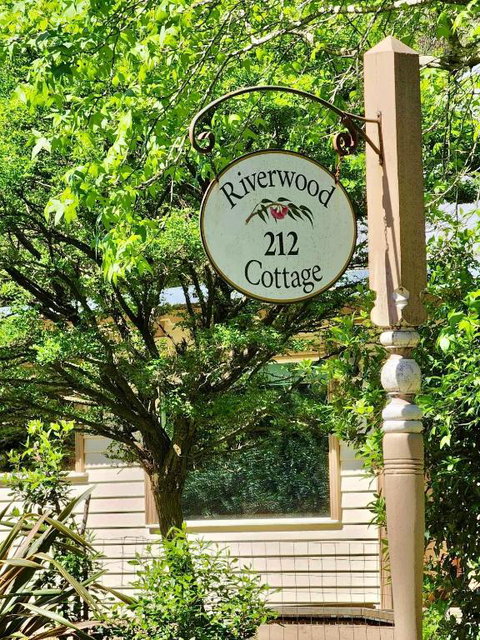 Riverwood Cottage, Accessible Accommodation - Accommodation Rockhampton 0