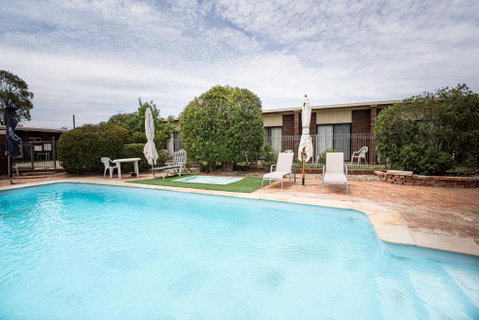 Riviana Motel - Accommodation Rockhampton 0