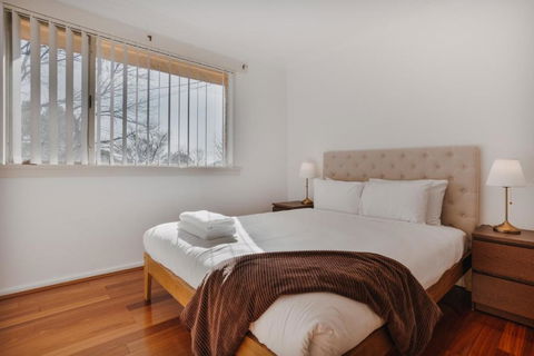 Restful Canberra Retreat In Spacious Terrace Home - Accommodation Rockhampton 3