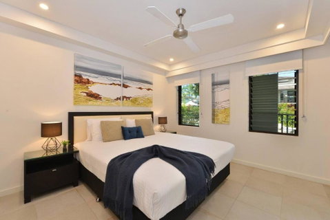 Resort-style Swim Out - A True Tropical Oasis - Accommodation Rockhampton 2