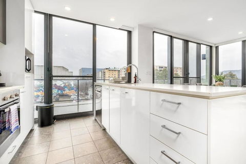 Roomy 2BR 2BA City-Centre Apt - Accommodation Rockhampton 2