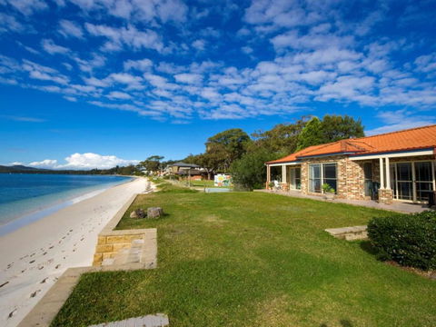 Salamander Beach Front - Accommodation Rockhampton 0