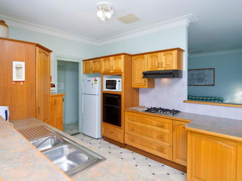 Salamander Beach Front - Accommodation Rockhampton 3