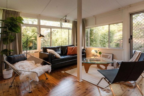 Romantic Garden Cottage With Home Cinema - Accommodation Rockhampton 3
