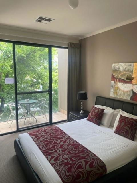 RNR Sturt Holiday Home - Accommodation Rockhampton 0