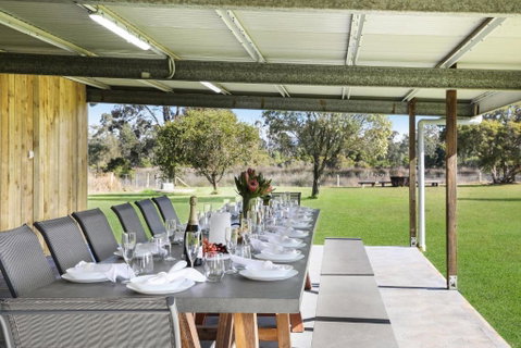 Roads End With Games Barn Ponies Alfresco Dining - Accommodation Rockhampton 2