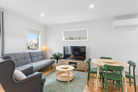 Rockpool Escape - A Coastal Refresh Near The Marina - Accommodation Rockhampton 1