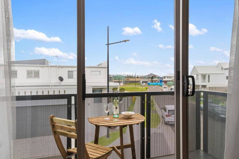 Rockpool Escape - A Coastal Refresh Near The Marina - Accommodation Rockhampton 2