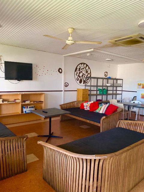 Roey Backpackers And Party Bar - Accommodation Rockhampton 3