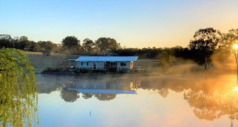 Romantic Lakehouse Set In A Private Vineyard In The Hunter Valley - Accommodation Rockhampton 1