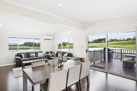 Romantic Lakehouse Set In A Private Vineyard In The Hunter Valley - Accommodation Rockhampton 2