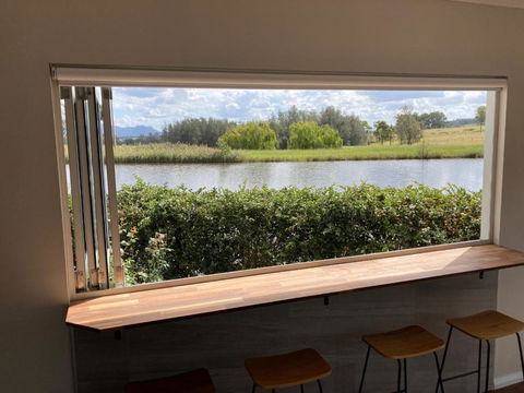 Romantic Lakehouse Set In A Private Vineyard In The Hunter Valley - Accommodation Rockhampton 3