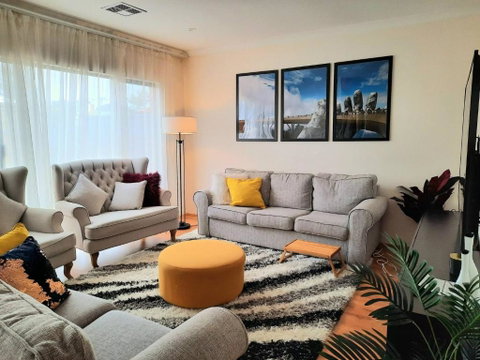 Room In Guest Room - Private Room In A Charming Hampton-style Home Ten Minutes From Fremantle Port - Accommodation Rockhampton 0