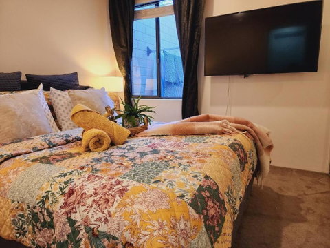 Room In Guest Room - Private Room In A Charming Hampton-style Home Ten Minutes From Fremantle Port - Accommodation Rockhampton 3