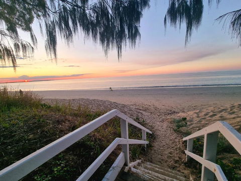 Rosalynda- Luxury Beachfront 3 BR Townhouse - Accommodation Rockhampton 0