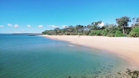 Rosalynda- Luxury Beachfront 3 BR Townhouse - Accommodation Rockhampton 2