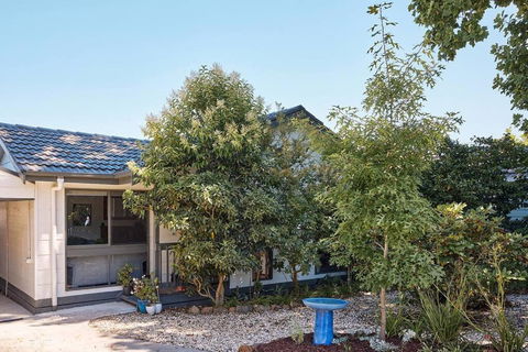 Rose Cottage - Right In Town - Accommodation Rockhampton 1