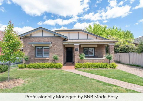 Rose Hill On Hamer, 1940s Charming Cottage Near Cook Park - Accommodation Rockhampton 0