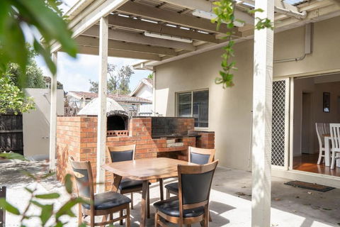 Rosebud Reset - A Beachside Group Getaway - Accommodation Rockhampton 0