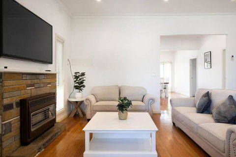 Rosebud Reset - A Beachside Group Getaway - Accommodation Rockhampton 1