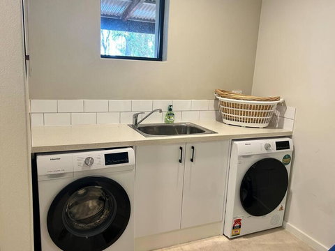 Rosella - Bushland Hideaway - Accommodation Rockhampton 2