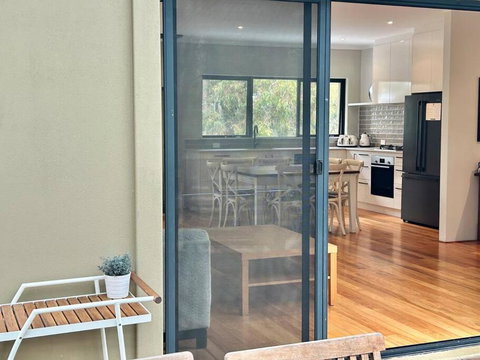 Rosella - Bushland Hideaway - Accommodation Rockhampton 3