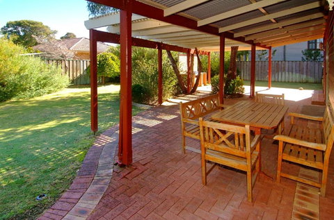 Rosewood Cottage - Accommodation Rockhampton 0