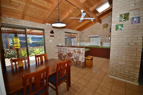 Rossys Retreat - Kalbarri WA - Accommodation Rockhampton 3