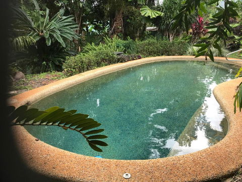 Royal Palm Cottage, Entire Two Bedroom 2 Bathroom House With Pool - Accommodation Rockhampton 2