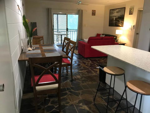 Royal Palm Cottage, Entire Two Bedroom 2 Bathroom House With Pool - Accommodation Rockhampton 1