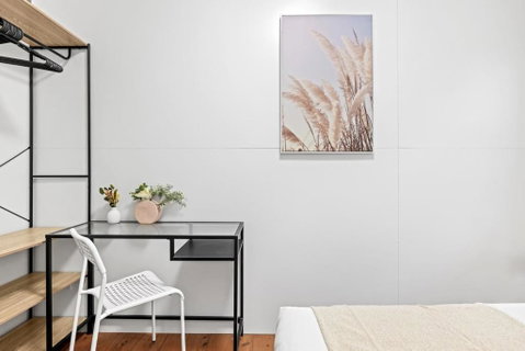 Rustic Double Room - Nearby Stations & Stores - Shared Bathroom - Accommodation Rockhampton 1