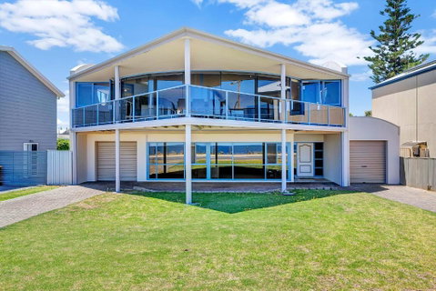 Sail Away - Aldinga Beach - C21 SouthCoast Holidays - Accommodation Rockhampton 1