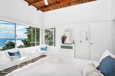 Sally Beach House With Ocean Views - Accommodation Rockhampton 1