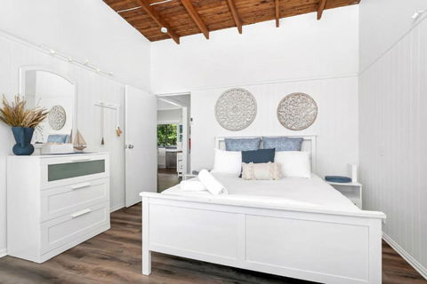 Sally Beach House With Ocean Views - Accommodation Rockhampton 2