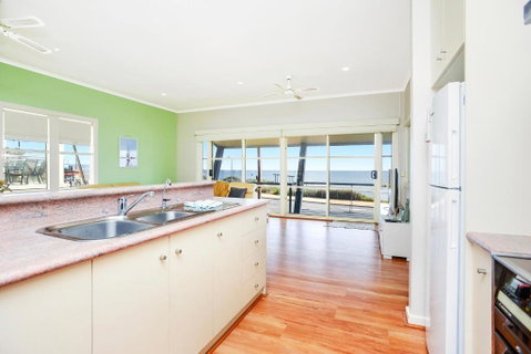 Salt - Aldinga Beach - C21 SouthCoast Holidays - Accommodation Rockhampton 3