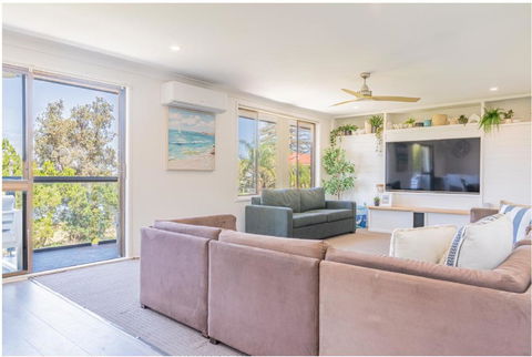 Salt & Sand Getaway - Accommodation Rockhampton 2