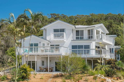 Salt Spray - Accommodation Rockhampton 0
