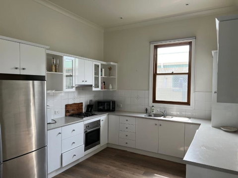 Saltwater Bungalow - WiFi - Accommodation Rockhampton 2