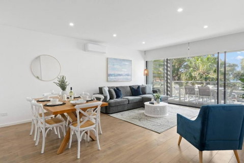 Saltwater Escape - Contemporary Seaside Stunner - Accommodation Rockhampton 0