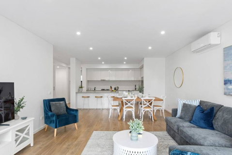 Saltwater Escape - Contemporary Seaside Stunner - Accommodation Rockhampton 1