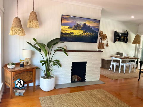 Saltwater Sunsets Seaside Haven With Ocean Views - Accommodation Rockhampton 3