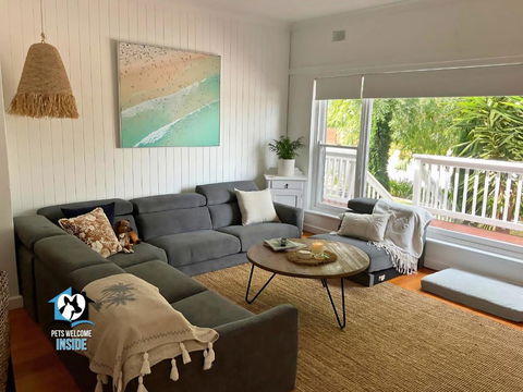 Saltwater Sunsets Seaside Haven With Ocean Views - Accommodation Rockhampton 1