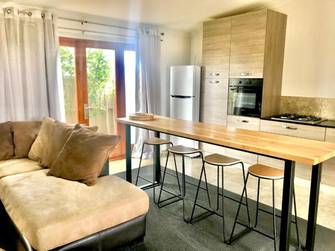 Salty Blue Beach House - Accommodation Rockhampton 3