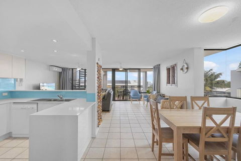 Salty Breeze - Rooftop Terrace & Jacuzzi - Accommodation Rockhampton 1